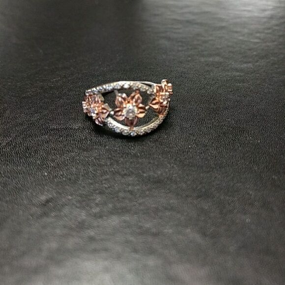 Sterling silver and rose gold flower ring size 7 - Picture 7 of 8